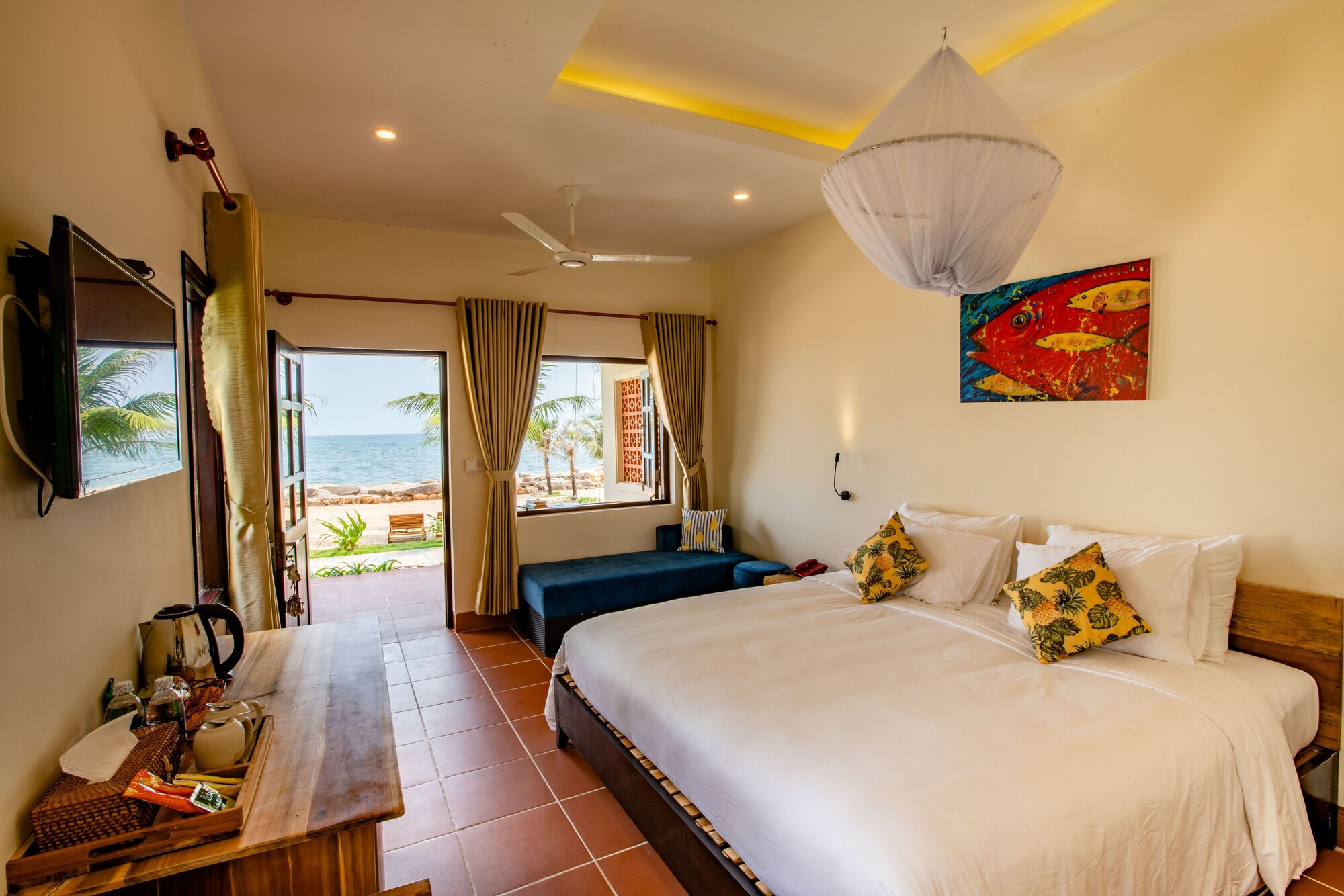 BUNGALOW, BEACH FRONT