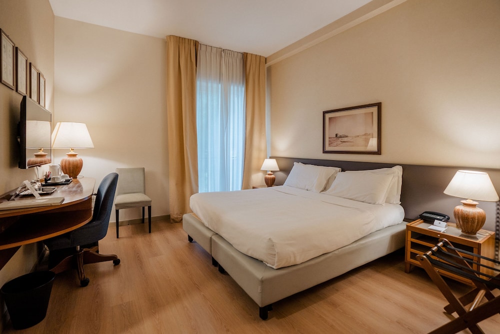 Family, Queen Bed, Sofa
