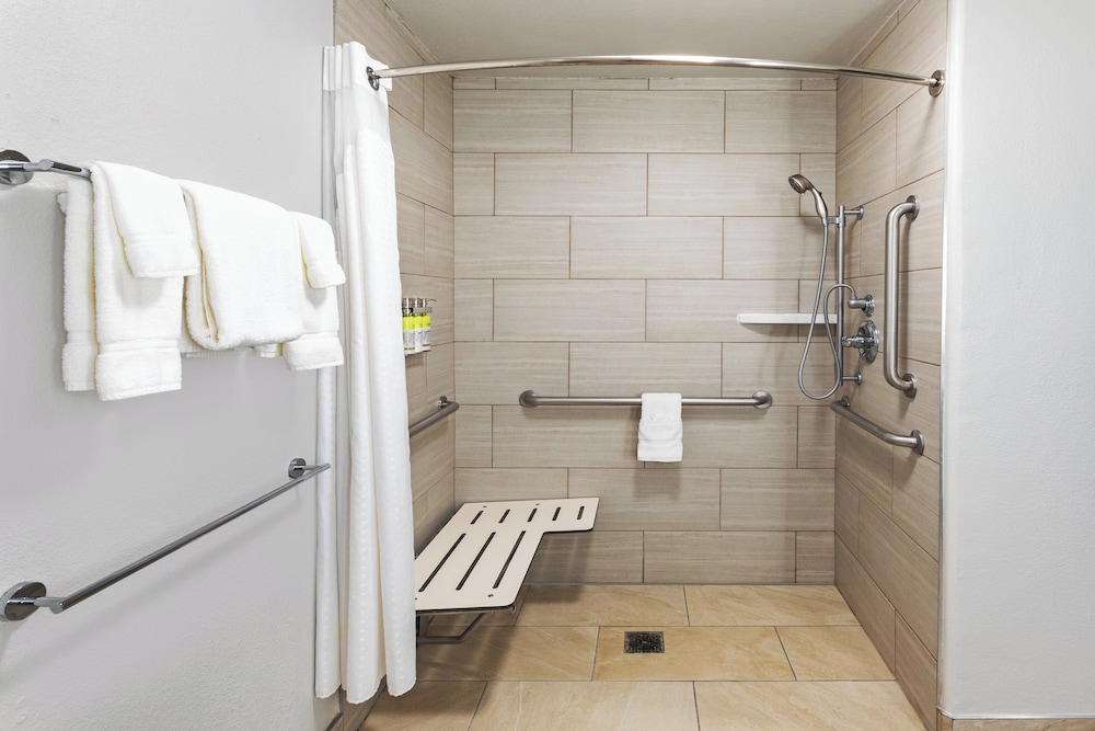 Holiday Inn Express Hotel Suites Guymon 69/69