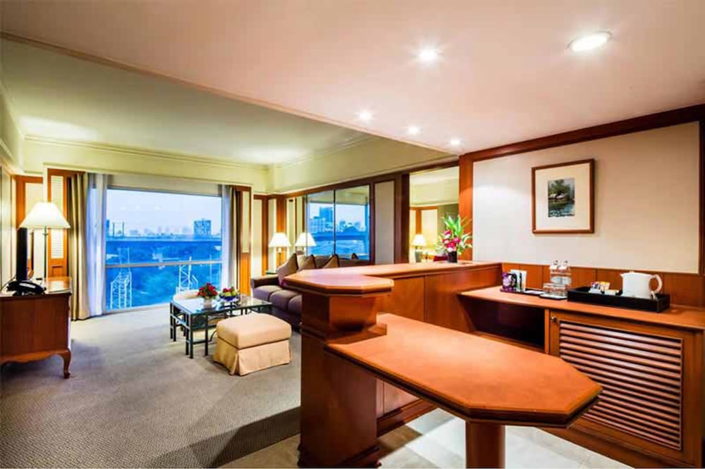 Bangkok Palace Hotel 53/75