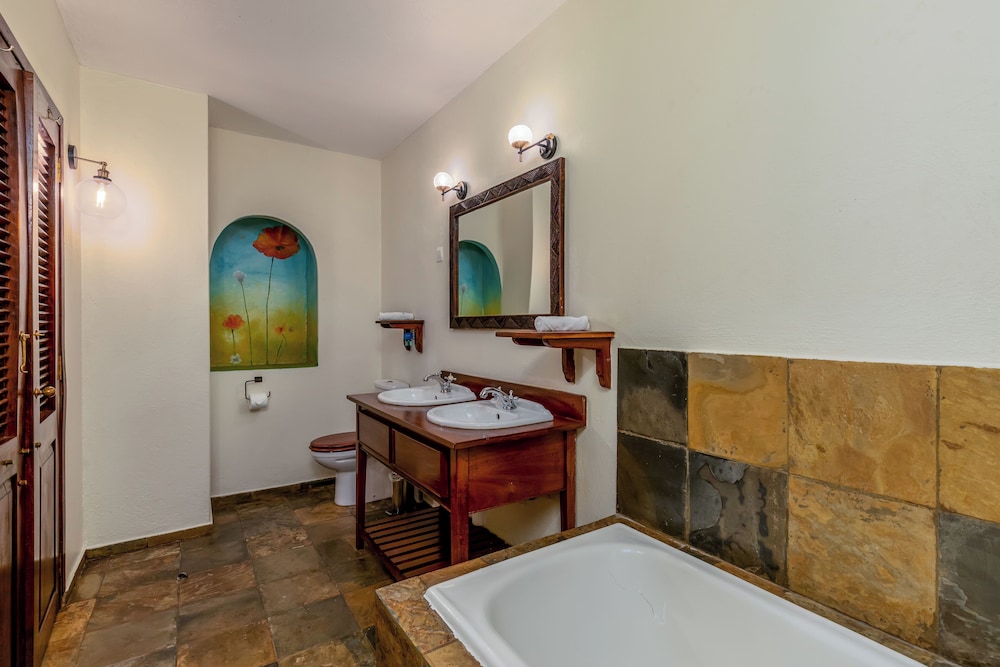 The Emin Pasha Hotel 46/46