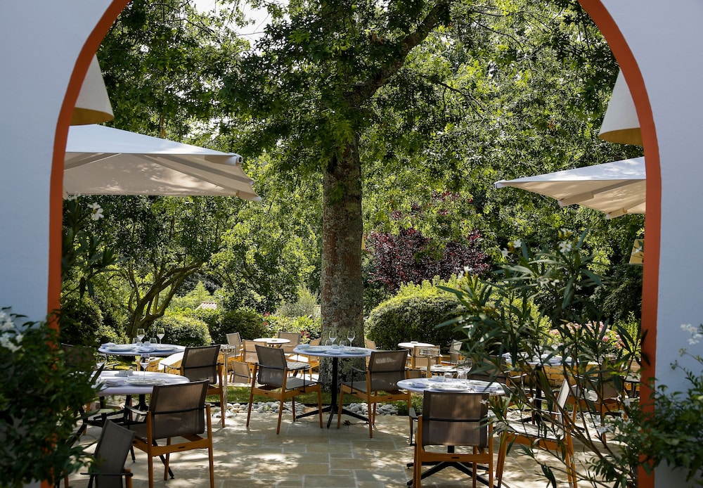 RELAIS DU SILENCE LES FRERES IBARBOURE - TABLE ET HOSTELLERIE 37/51