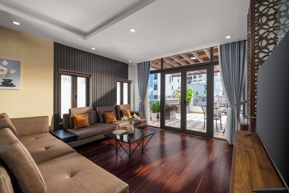 Palazzo Luxury Hotel 78/92
