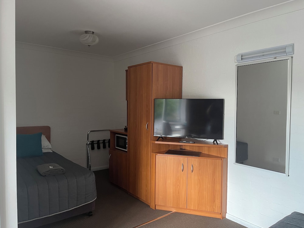 Westwood Motor Inn 40/50
