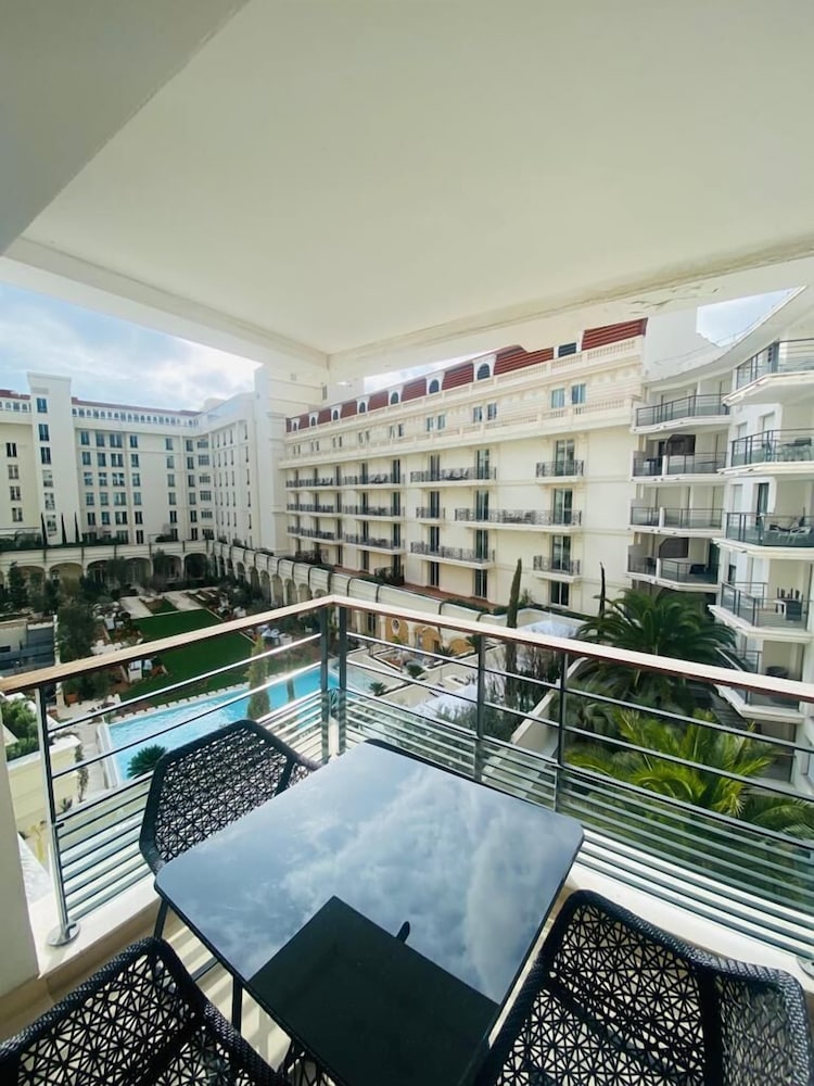 Carlton Riviera 21/50