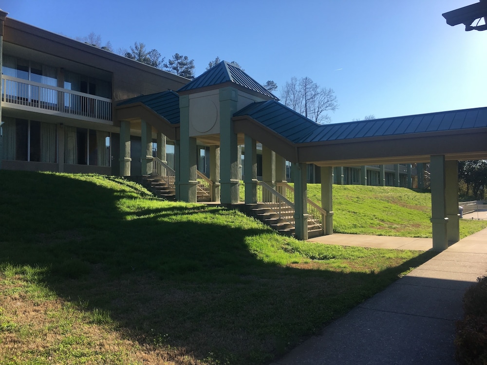 OYO Hotel Harriman near I-40 44/48