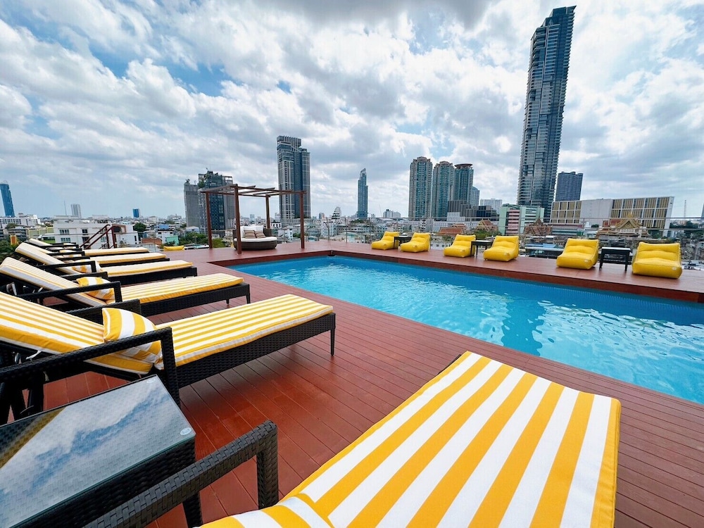 Miloft Sathorn Hotel 42/49