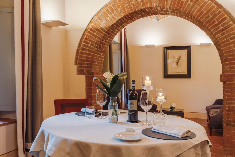 BORGO SCOPETO RELAIS 62/76