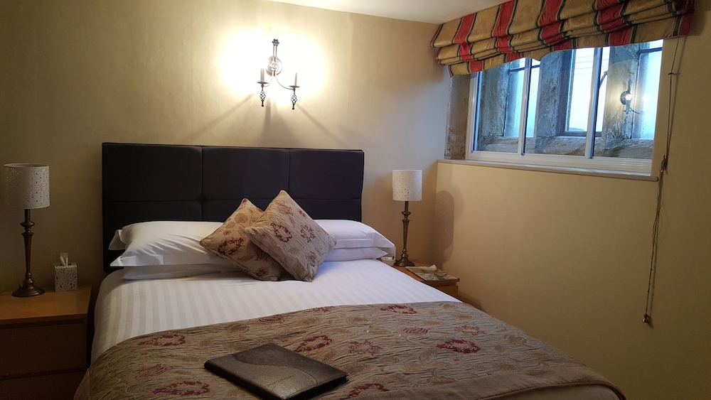 The Belfry, Restaurant and Rooms 7/39