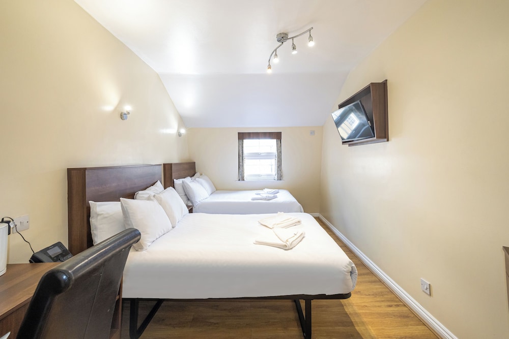 ROOM, QUADRUPLE