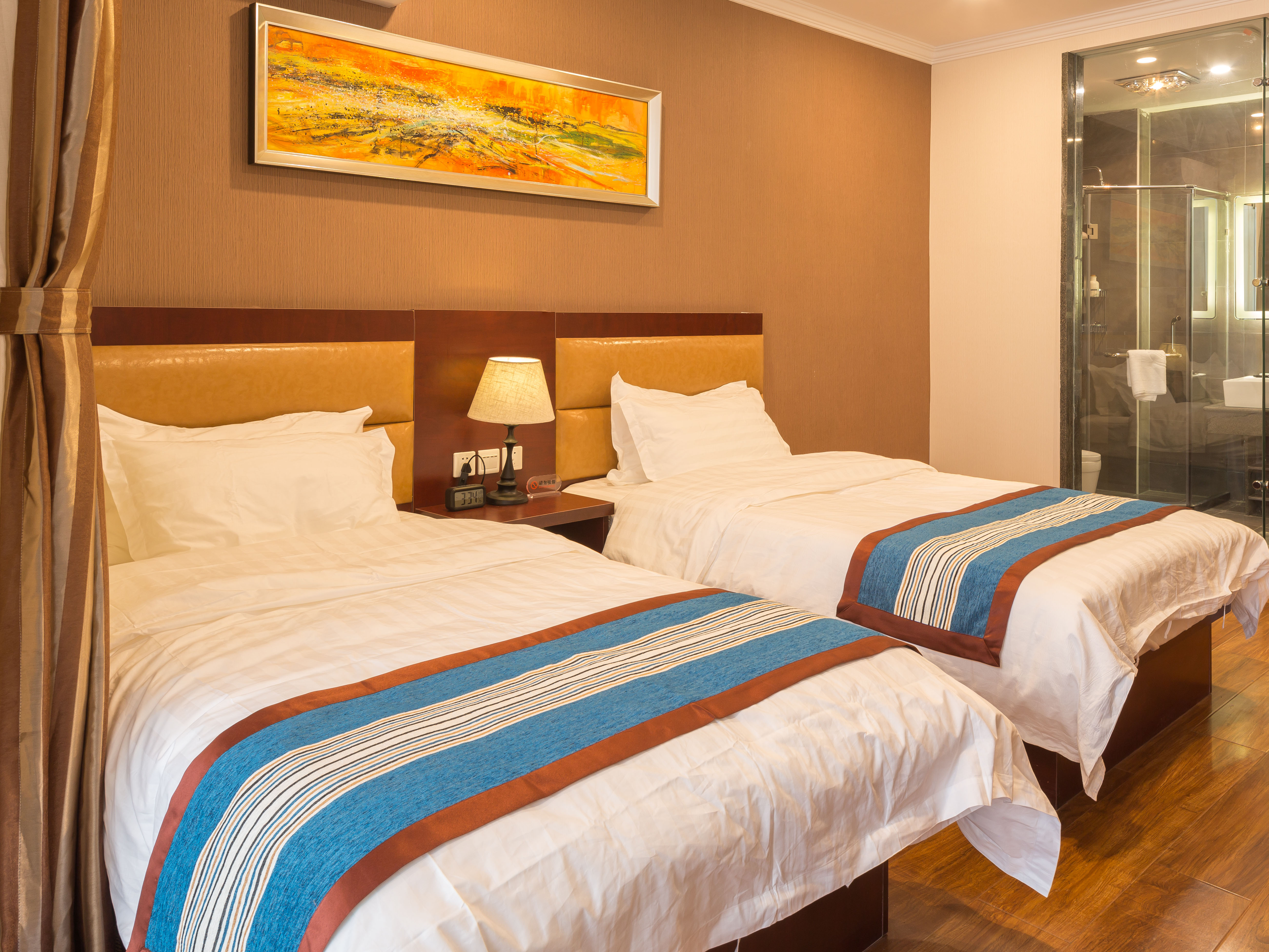 Deluxe, Twin Beds, Hill Lily Hotel 3/4