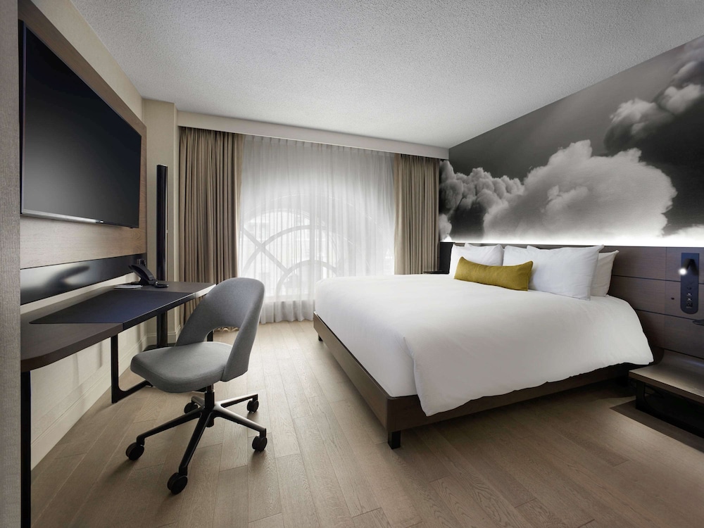 Novotel Toronto Centre 63/74
