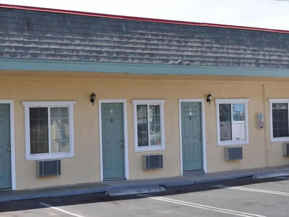 Palace Inn Oxnard 1/43