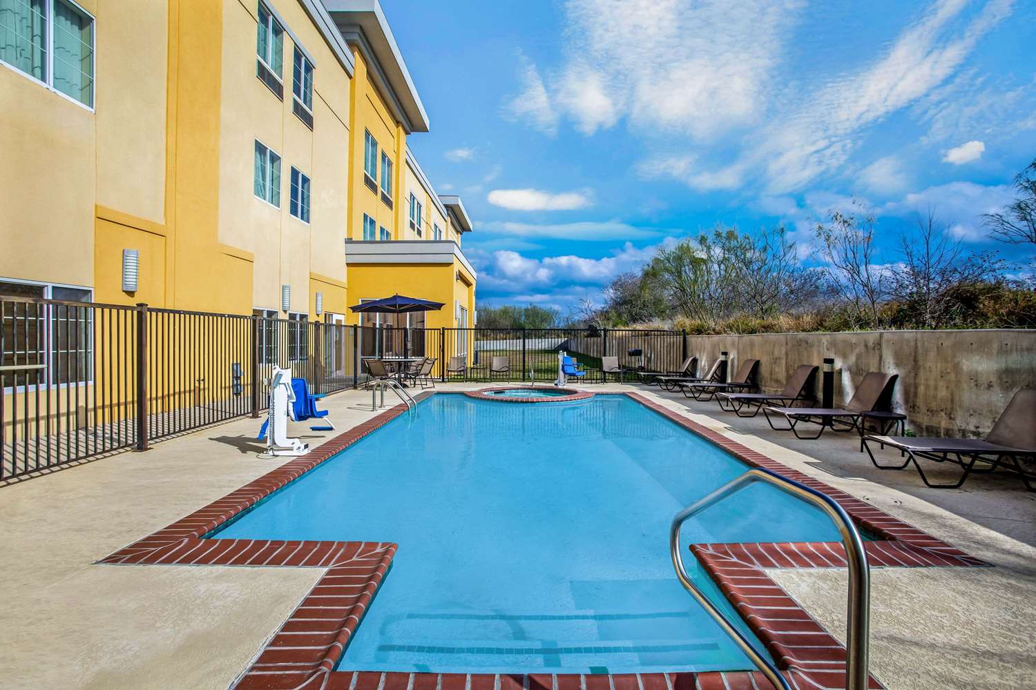 La Quinta Inn and Suites by Wyndham Karnes City - Kenedy 25/58
