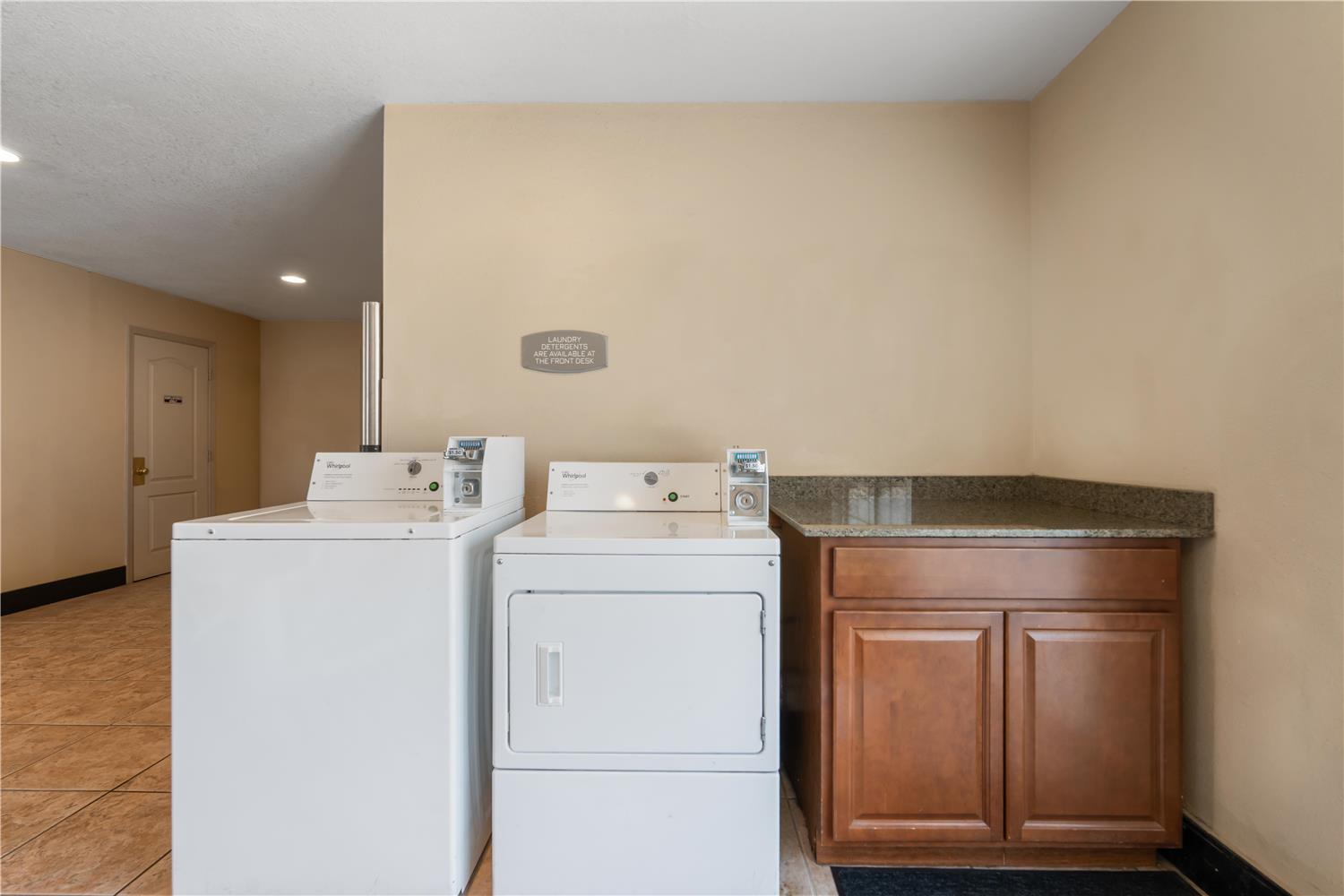 Best Western Plus John Jay Inn & Suites 11/37