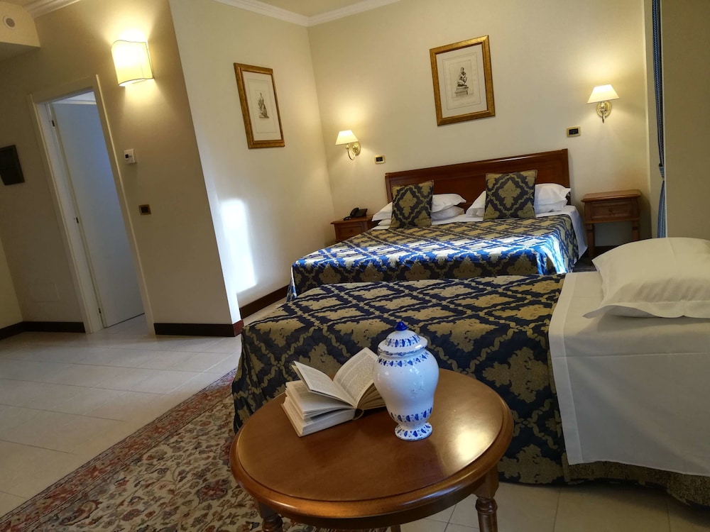 Villa Cattani Stuart Hotel 18/30