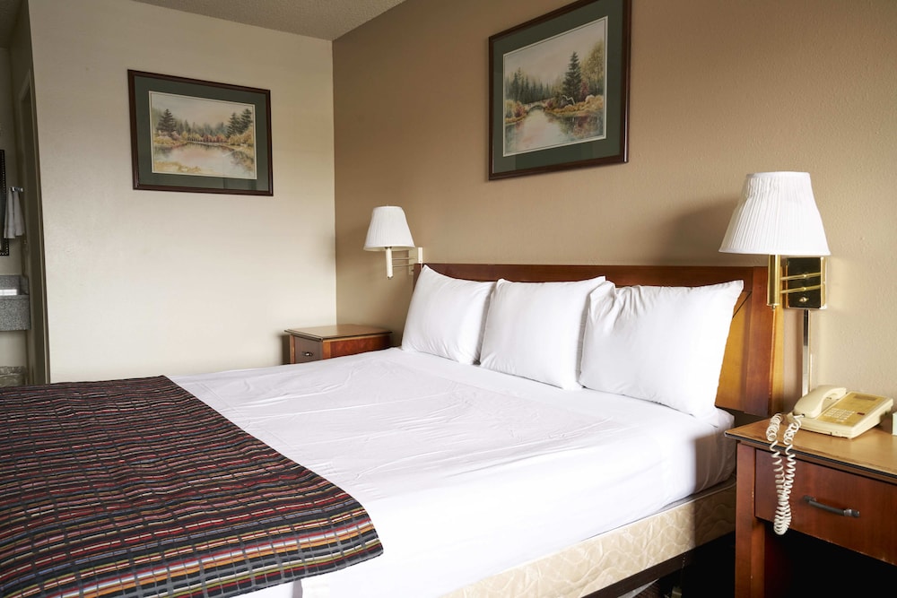Skyway Inn SeaTac 28/58