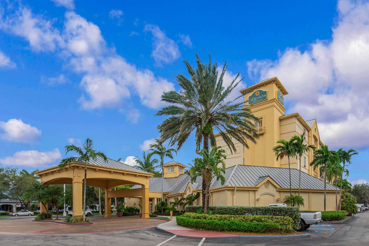La Quinta Inn and Suites by Wyndham Miami Airport West 5/60