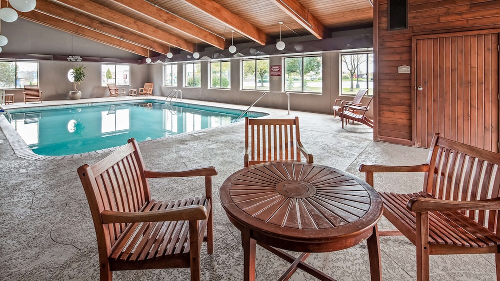Best Western Plus North Canton Inn & Suites 50/62