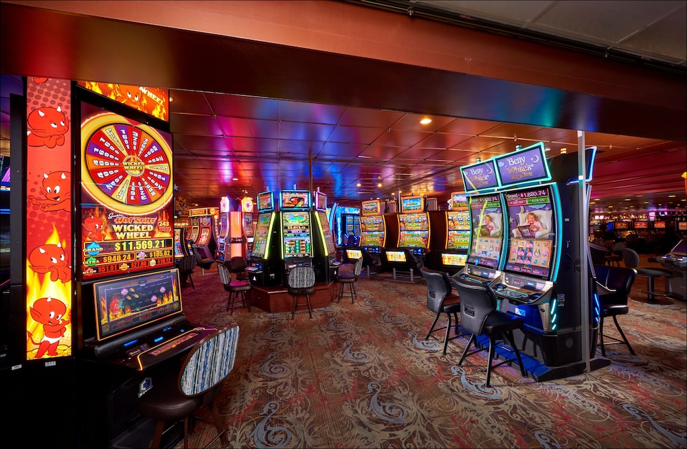 Hotel Apache at Binions Gambling Hall 19/27