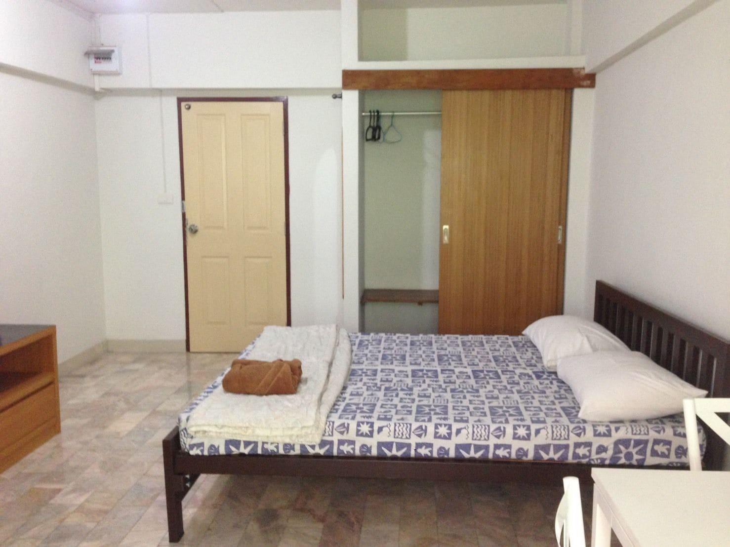 Yaowamal Apartment 5/14