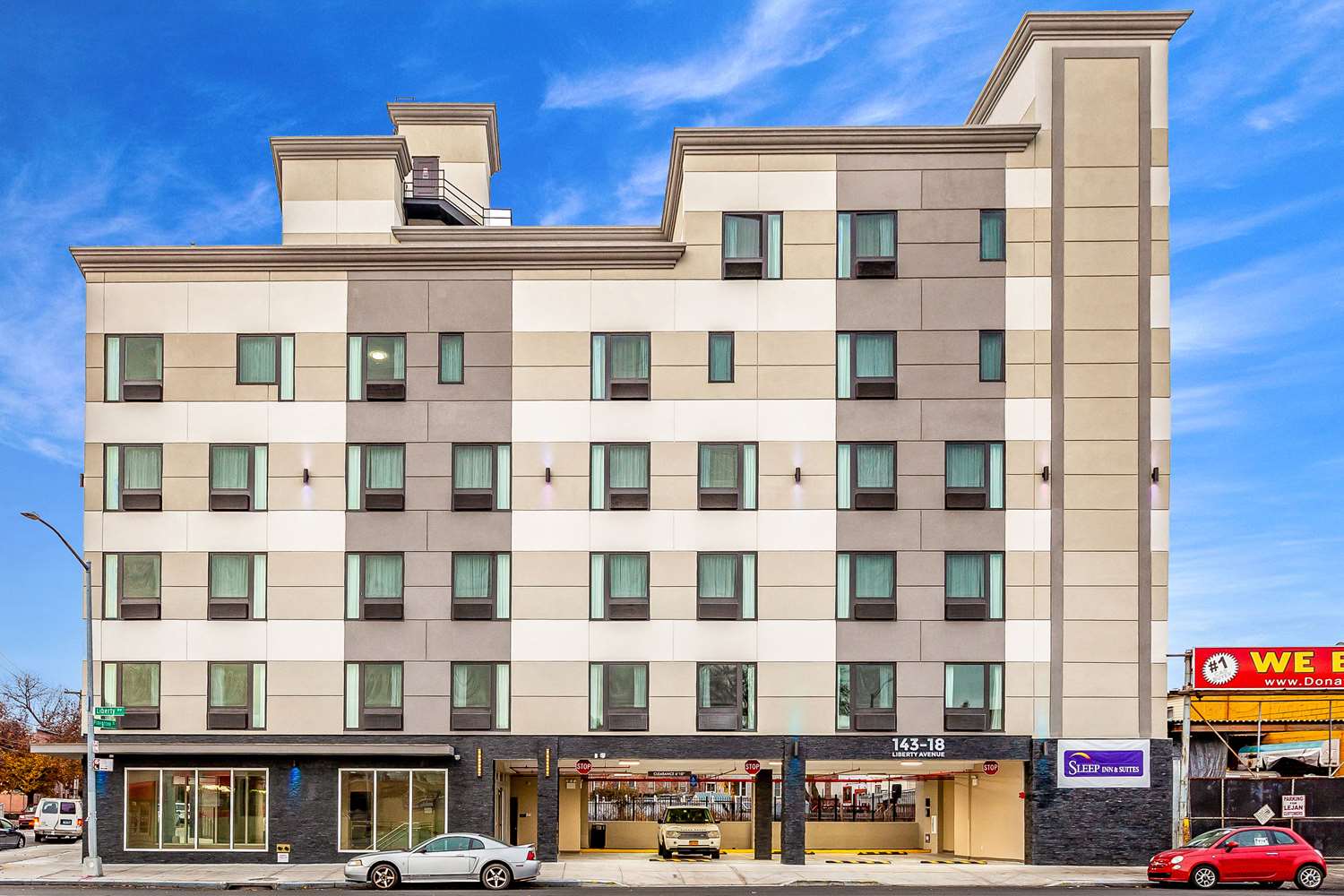 Van Wyck Hotel & Suites Near JFK Airport 4/46