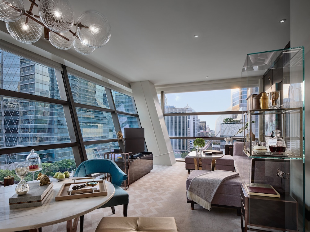 Rosewood Bangkok 71/84
