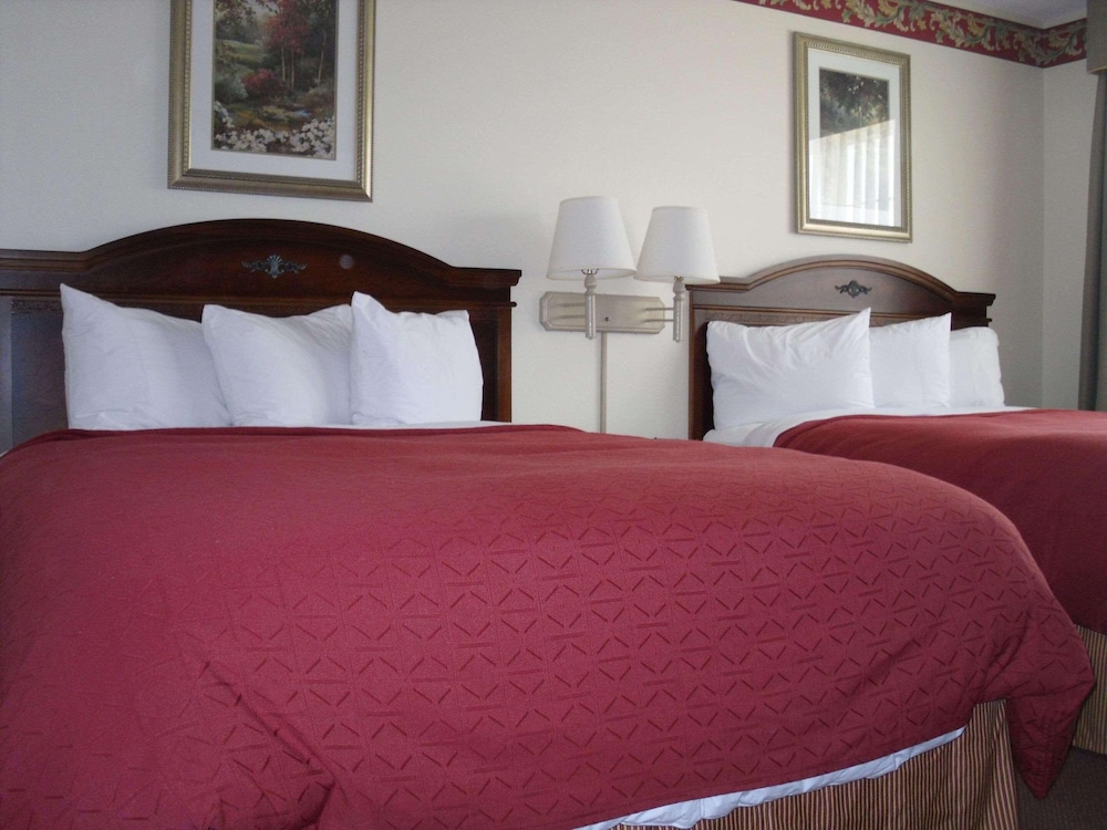 Country Inn & Suites By Radisson, Effingham, IL 10/17