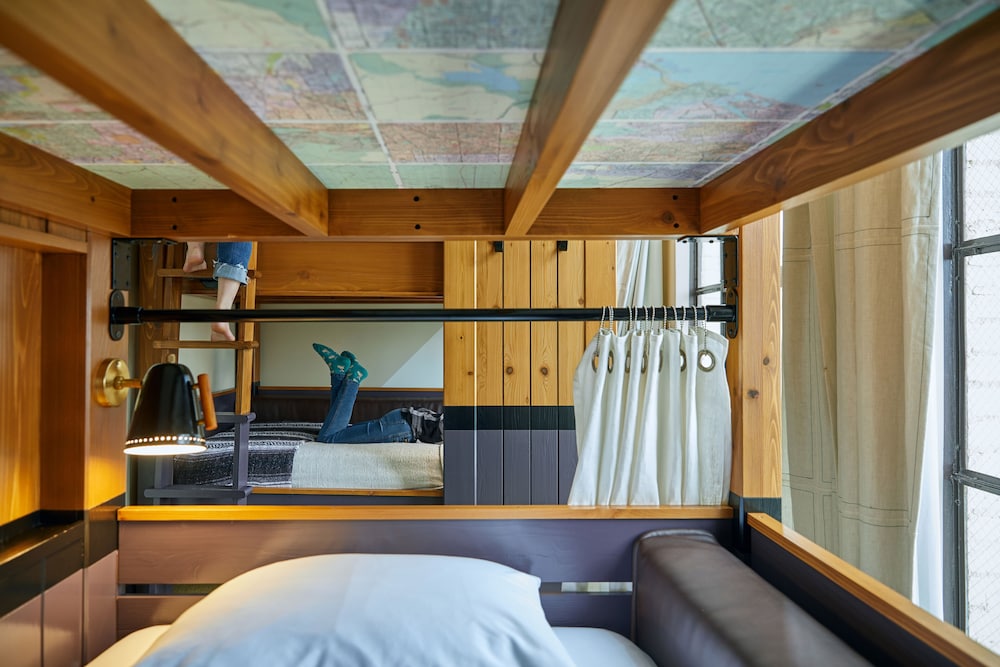FEMALE DORM, QUADRUPLE