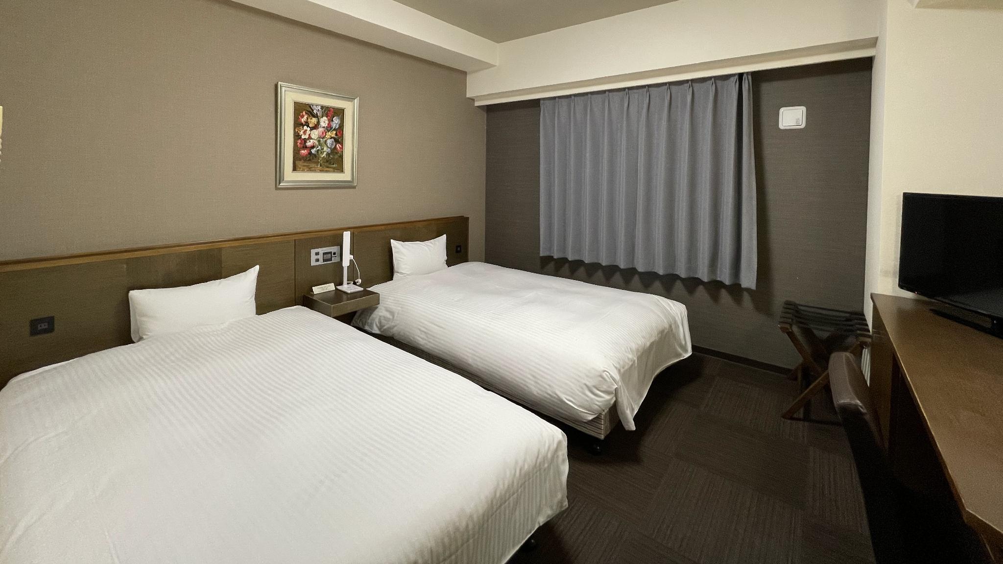 Standard, Twin Beds, Shared Bathroom
