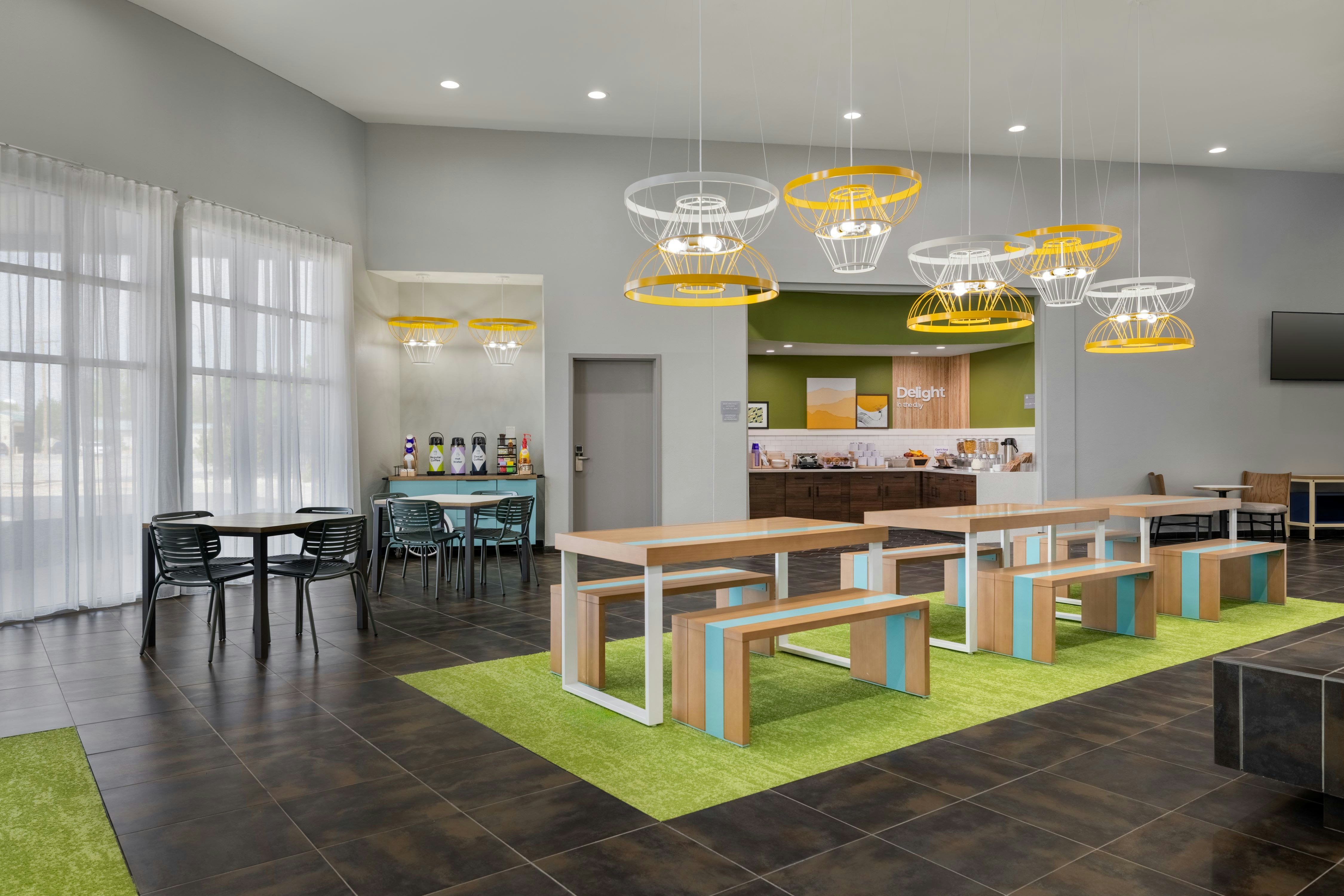 Spark by Hilton Artesia 20/26