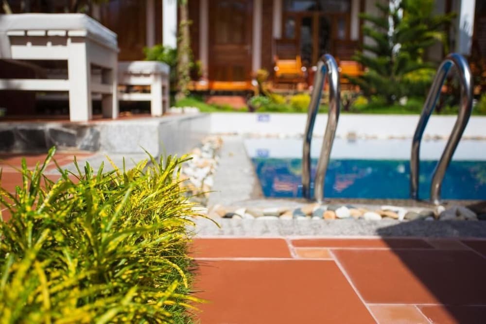 Little Garden Bungalow 13/65