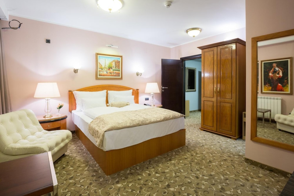 Sterling Hotel 15/49