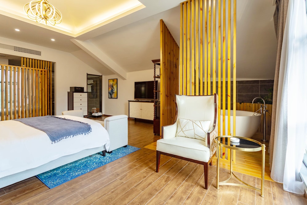 Z-Up Boutique Hotel 13/50