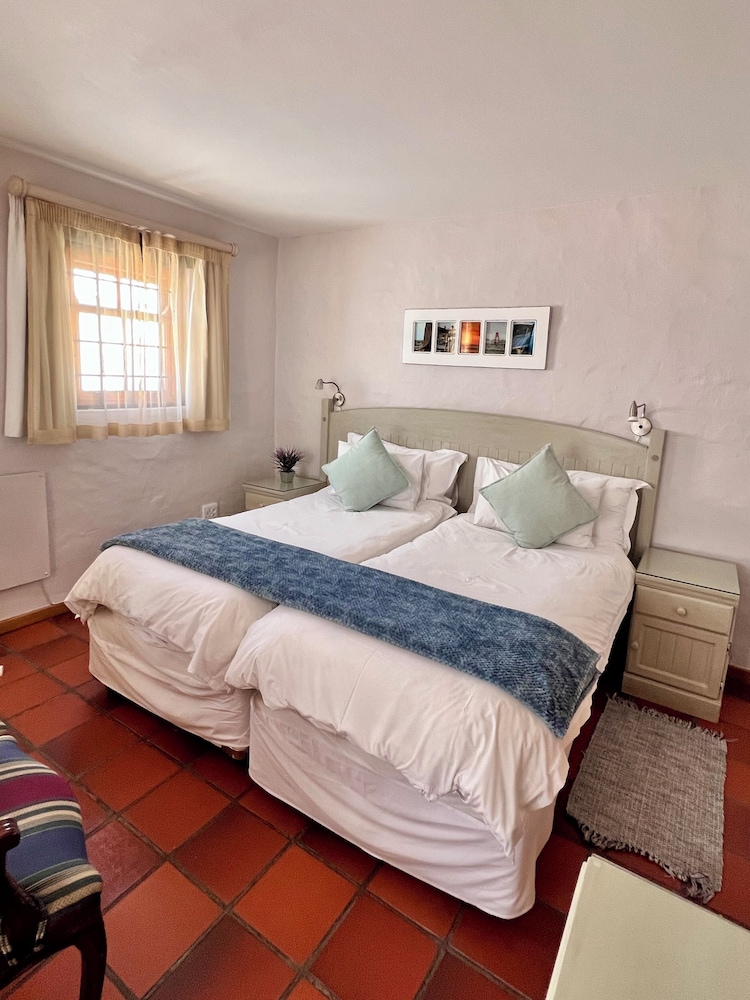 Baywatch Villa Guest House And Self Catering Accommodation 2/50