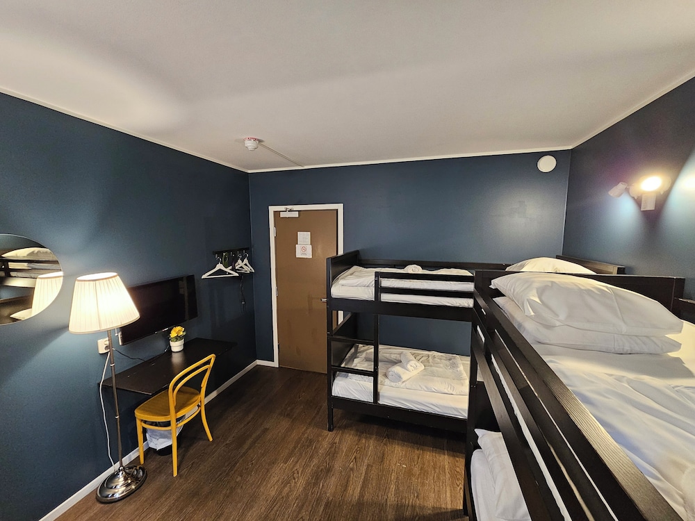 ROOM, TRIPLE, EXTERNAL BATHROOM