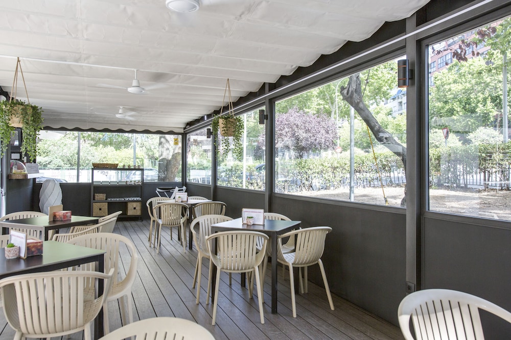 restaurant cafeteria