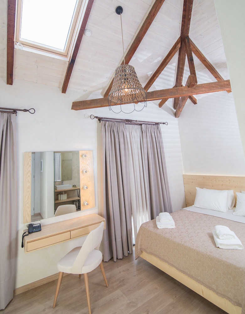 Panellinion Luxury Rooms 8/41