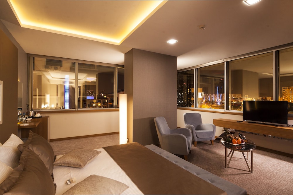 Majura Hotel 34/50