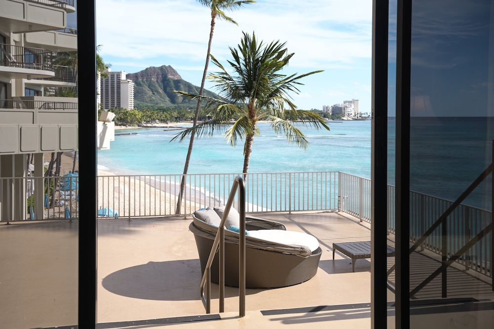 OUTRIGGER Waikiki Beach Resort 37/88