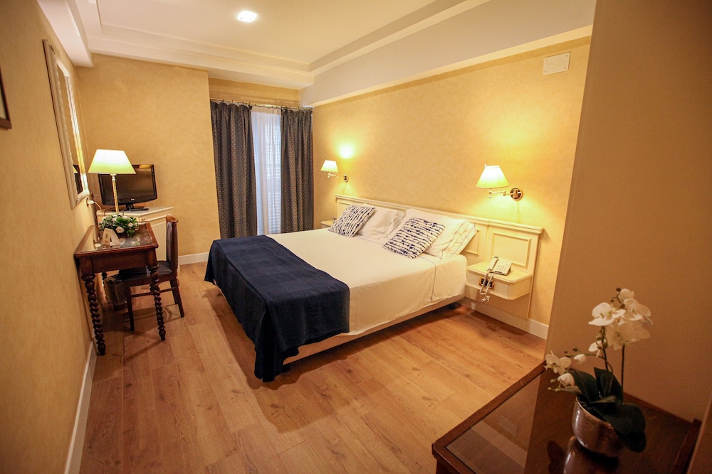 غرفة قياسية مفردة بسرير مزدوج