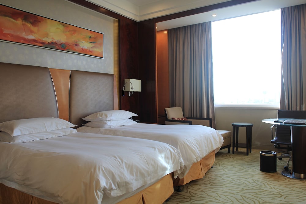 Deluxe, Twin Beds, Mountain View