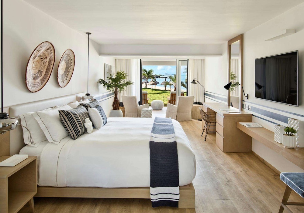 JUNIOR SUITE, KING BED