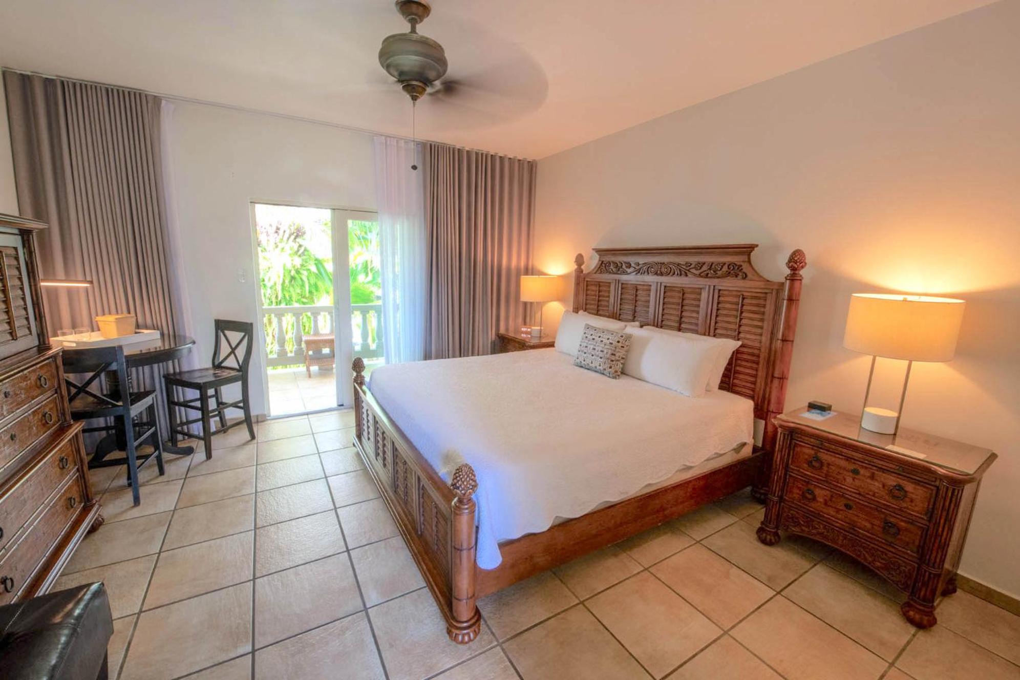 Room, King Bed, Pool Side