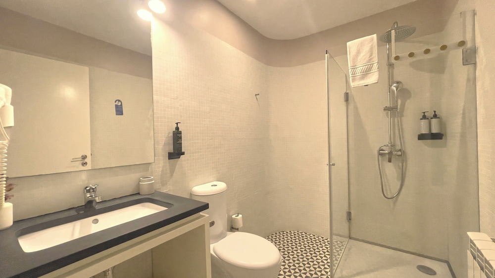 YOURS GUESTHOUSE PORTO 45/50