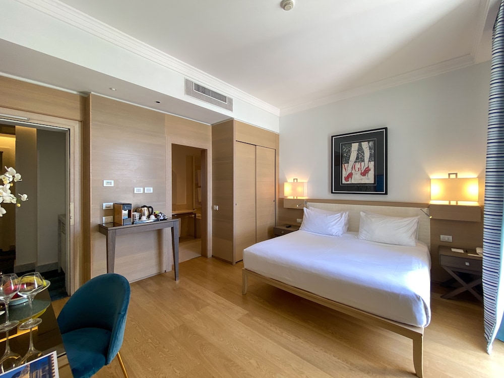 غرفة سوبيريور بسريرين منفصلين بإطلالة على البحر، Grand Hotel Alassio Beach & SPA Resort 2/9