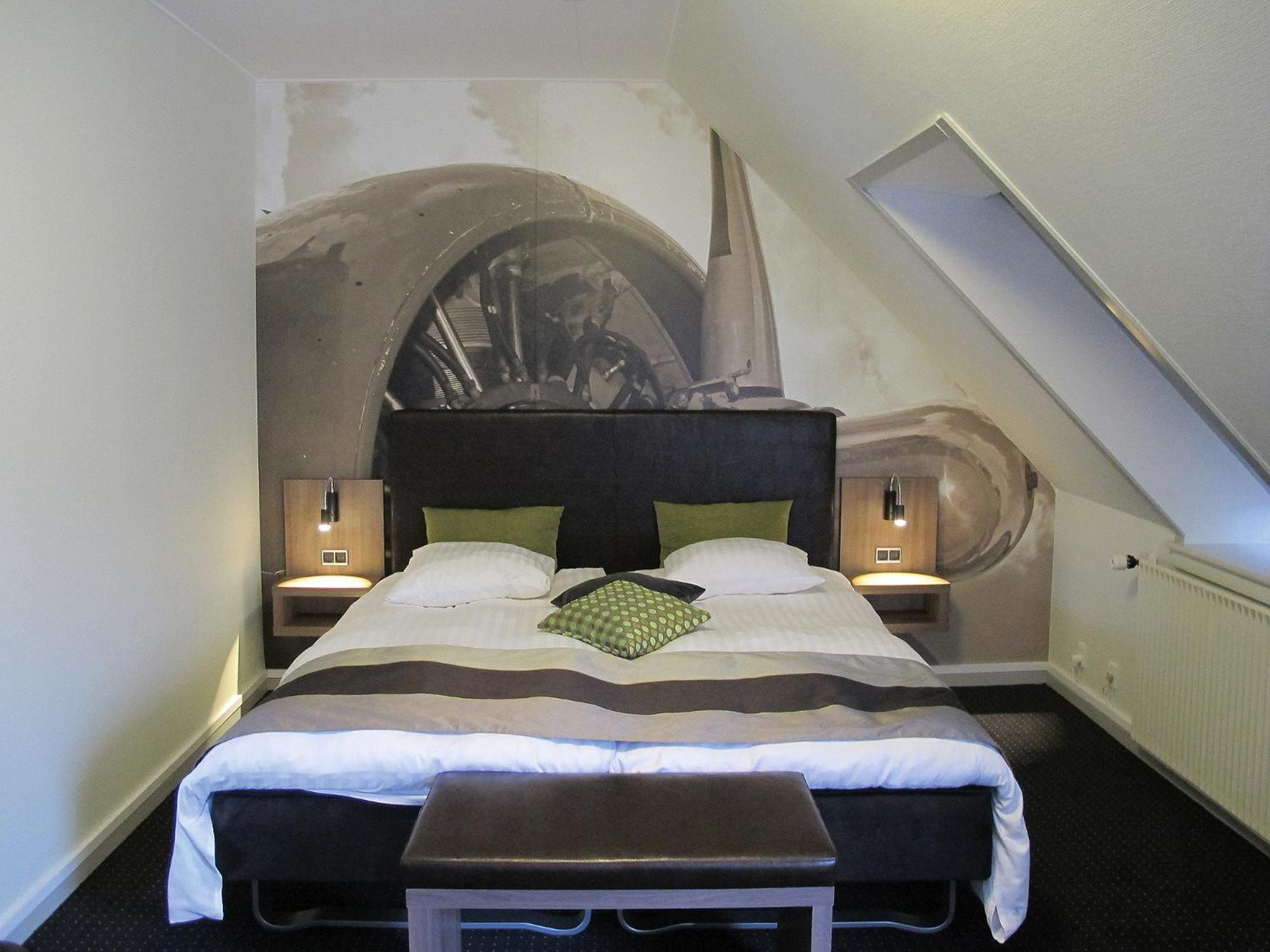 Avenue, Small, Top Floor
