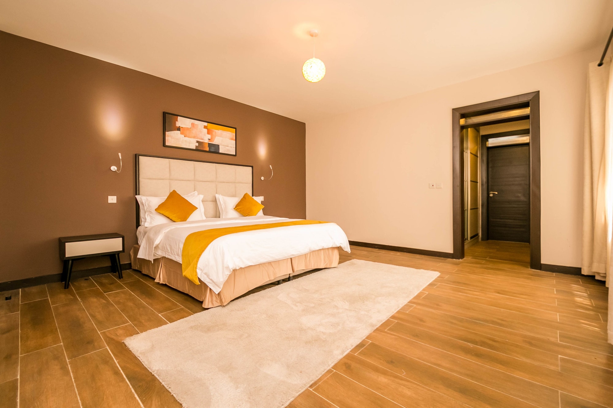 4 BEDROOMS, APARTMENT