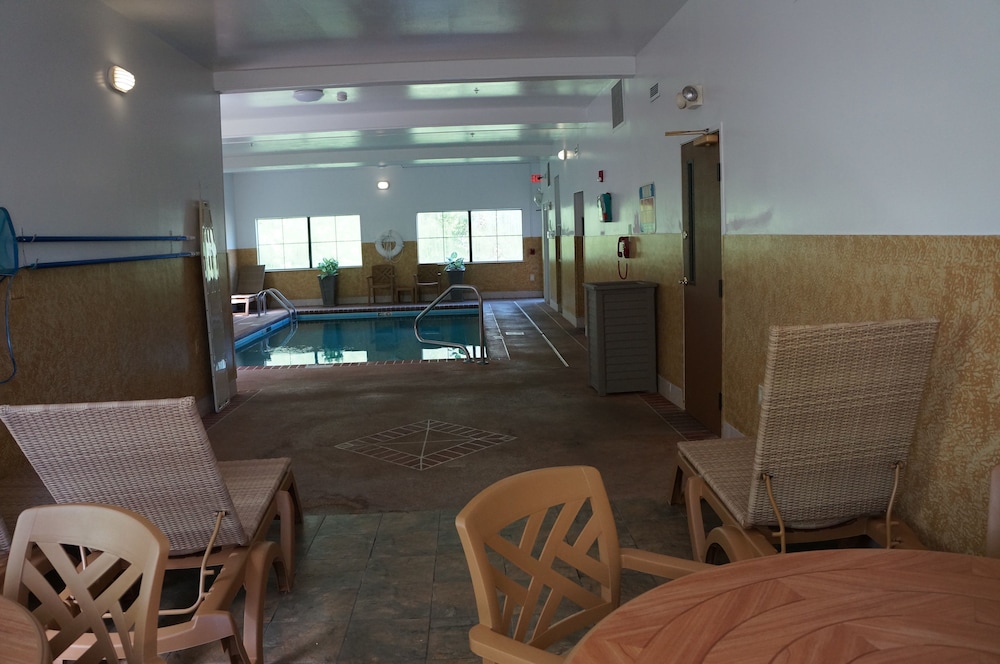 Country Inn & Suites by Radisson, Pickerington, OH 35/47