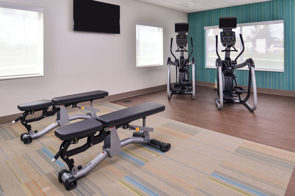 Holiday Inn Express and Suites - Mall of America - MSP Airport 40/68